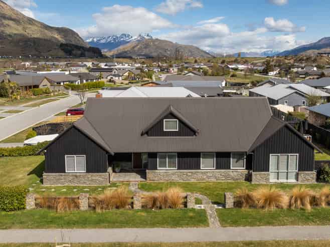 31 Lochnagar Drive, Lake Hayes Estate
