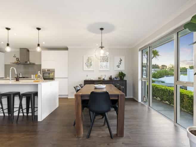 20A Cambridge Road, Riverhead