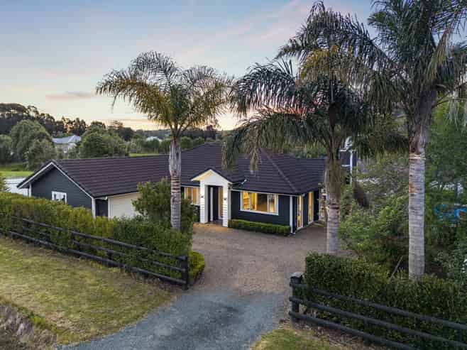 20A Cambridge Road, Riverhead