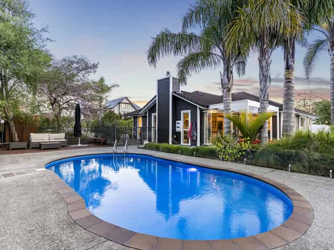20A Cambridge Road, Riverhead