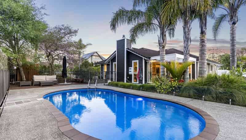 20A Cambridge Road, Riverhead