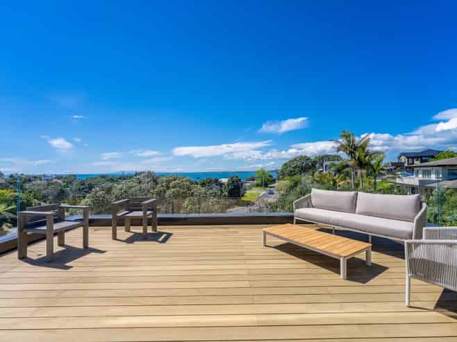 52 Beach Road, Castor Bay