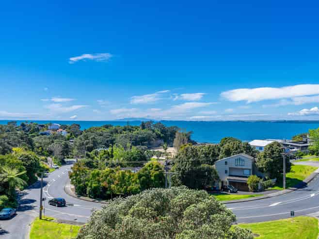52 Beach Road, Castor Bay