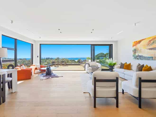 52 Beach Road, Castor Bay