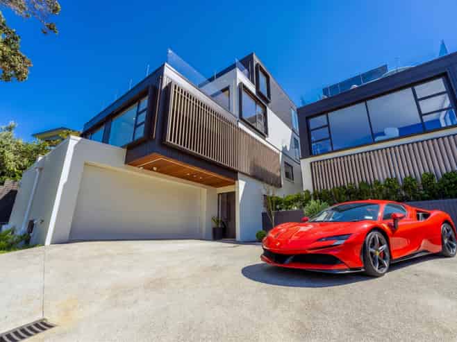52 Beach Road, Castor Bay