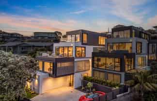52 Beach Road, Castor Bay