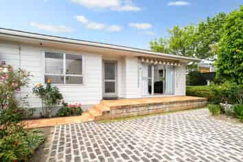 2/119 Abbotts Way, Remuera