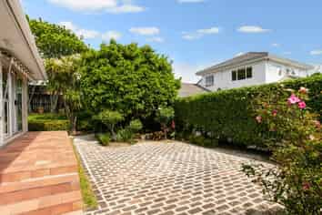 2/119 Abbotts Way, Remuera