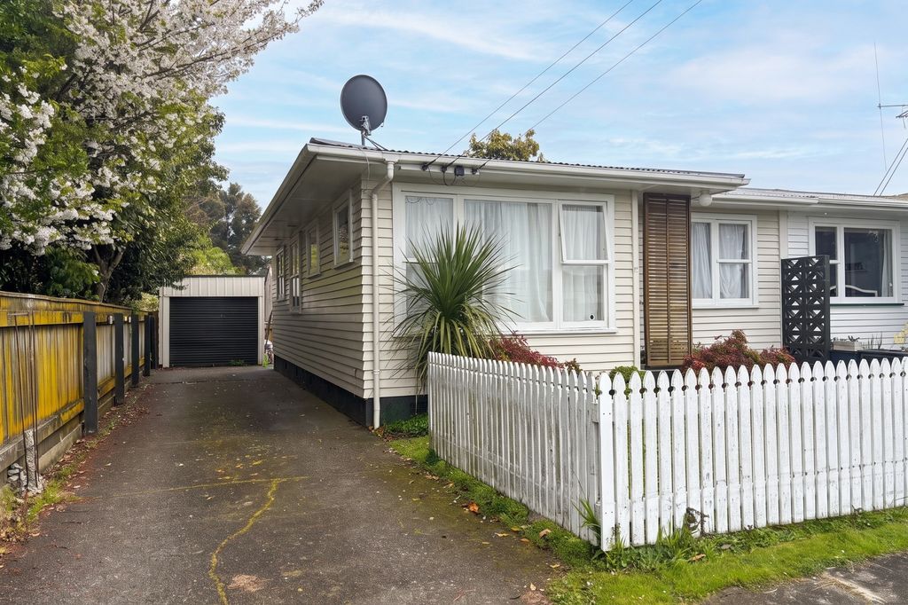 51 Queenwood Road, Levin 1