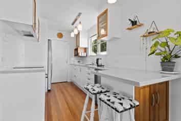 194 Seaview Road, Westown
