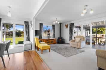 194 Seaview Road, Westown