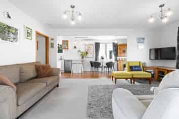 194 Seaview Road, Westown