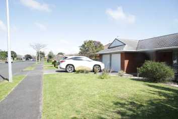 11 Summermist Drive, Northpark