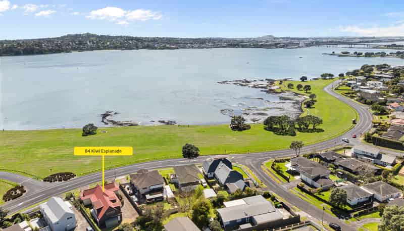 84 Kiwi Esplanade, Mangere Bridge