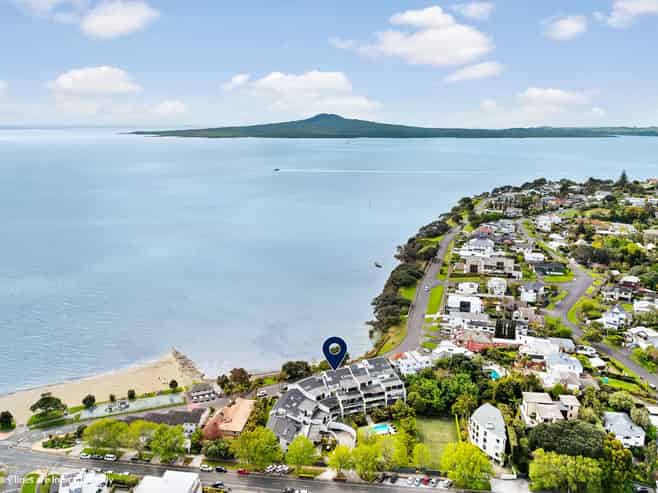 8/7 Cliff Road, St Heliers