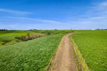5200B Mountain Road, Eltham