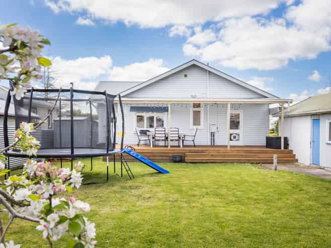 18 Burns Avenue, Takaro