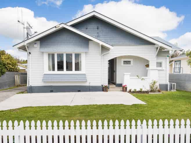 18 Burns Avenue, Takaro