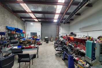 Well-priced Workshop plus residential apartment