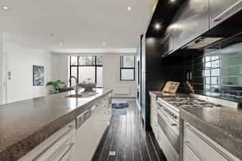 2/49 Bond Street, Dunedin Central