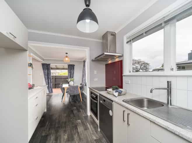6 Karamea Crescent, Kelvin Grove