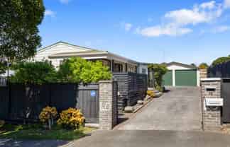 40 Poplar Grove, Whalers Gate