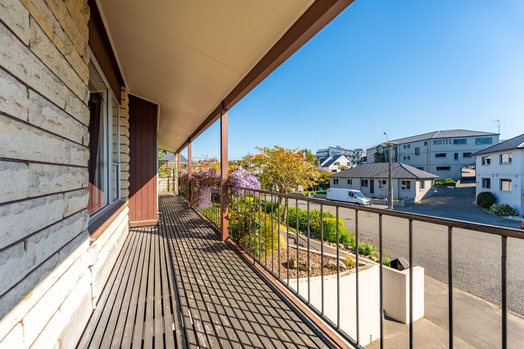 Charming Two-Bedroom Home   Beach & Town Within Walking Distance 3