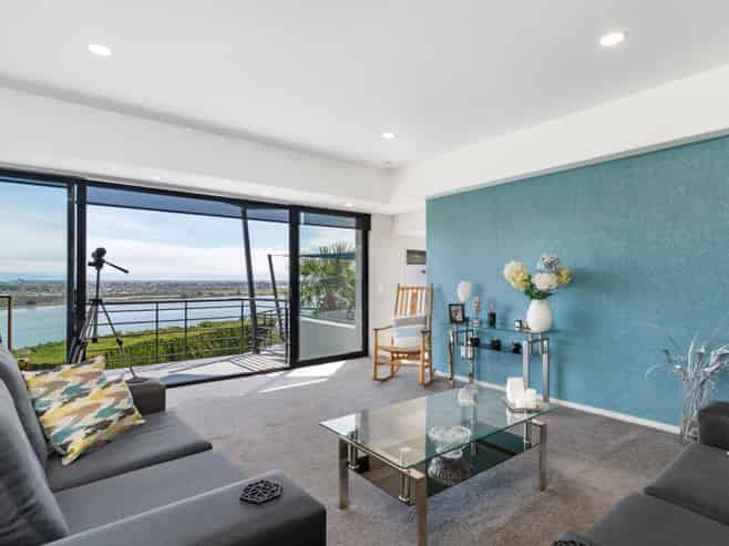 35A Te Awakura Terrace, Mount Pleasant