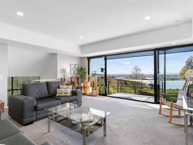 35A Te Awakura Terrace, Mount Pleasant