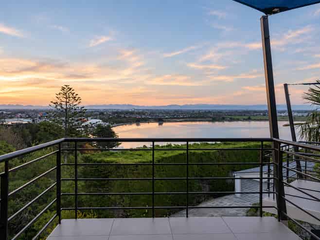35A Te Awakura Terrace, Mount Pleasant