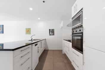 202/6 Durham Street (Kingsview Apartments), Tauranga Central