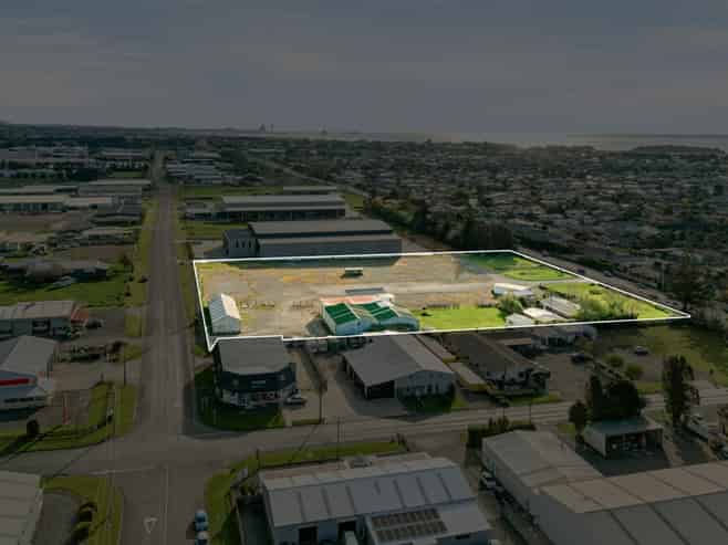  Large-Scale Industrial Site with Exceptional Profile