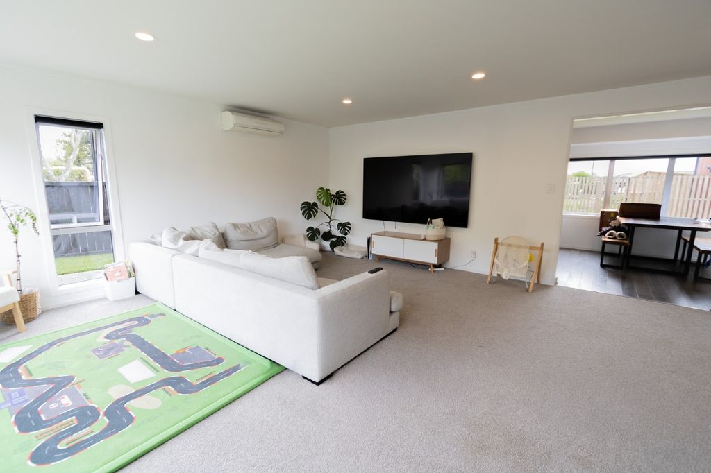 Renovated, Sunny & Spacious – A Home to Love! 3