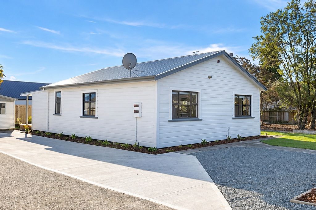 JUST RENOVATED – SPACE, STYLE & AN UNBEATABLE LOCATION! 1