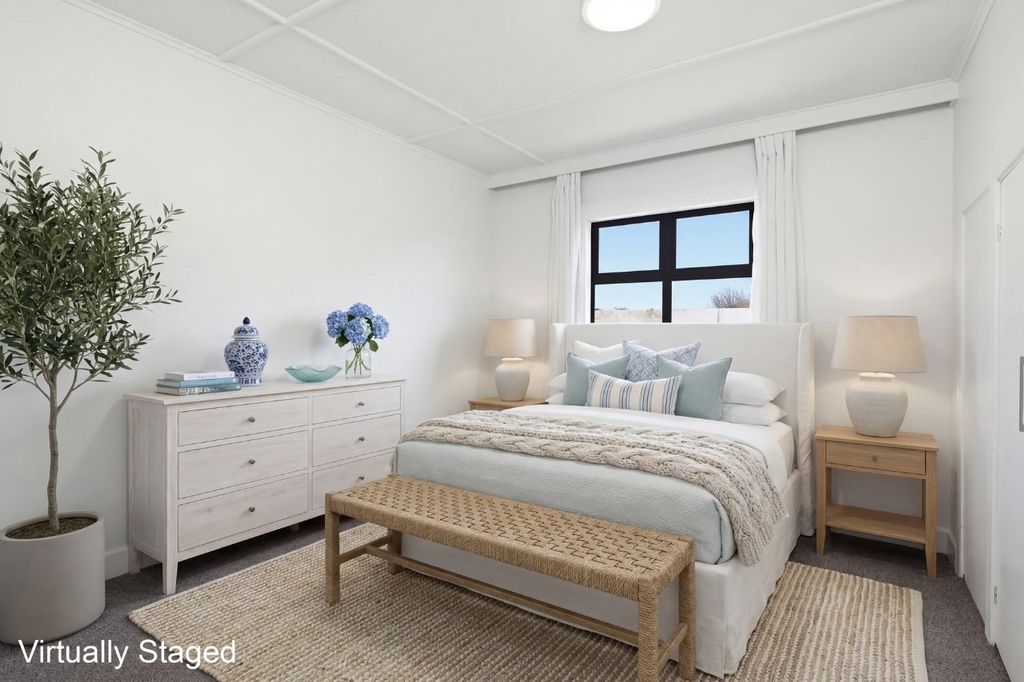 JUST RENOVATED – SPACE, STYLE & AN UNBEATABLE LOCATION! 4