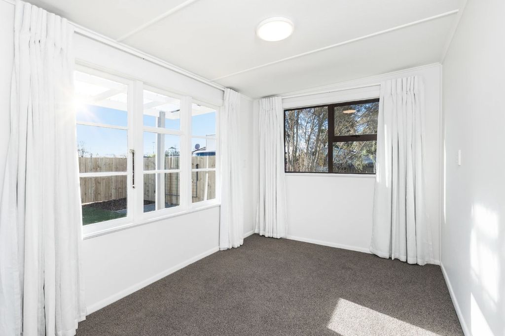 JUST RENOVATED – SPACE, STYLE & AN UNBEATABLE LOCATION! 5