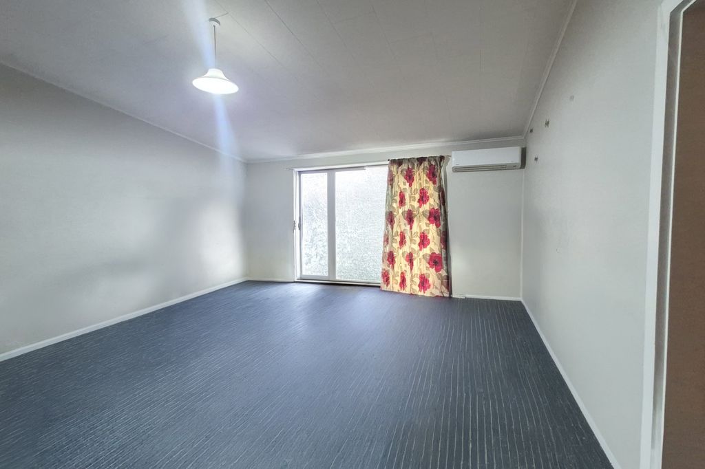 Two Bedroom Flat Close to Town 4