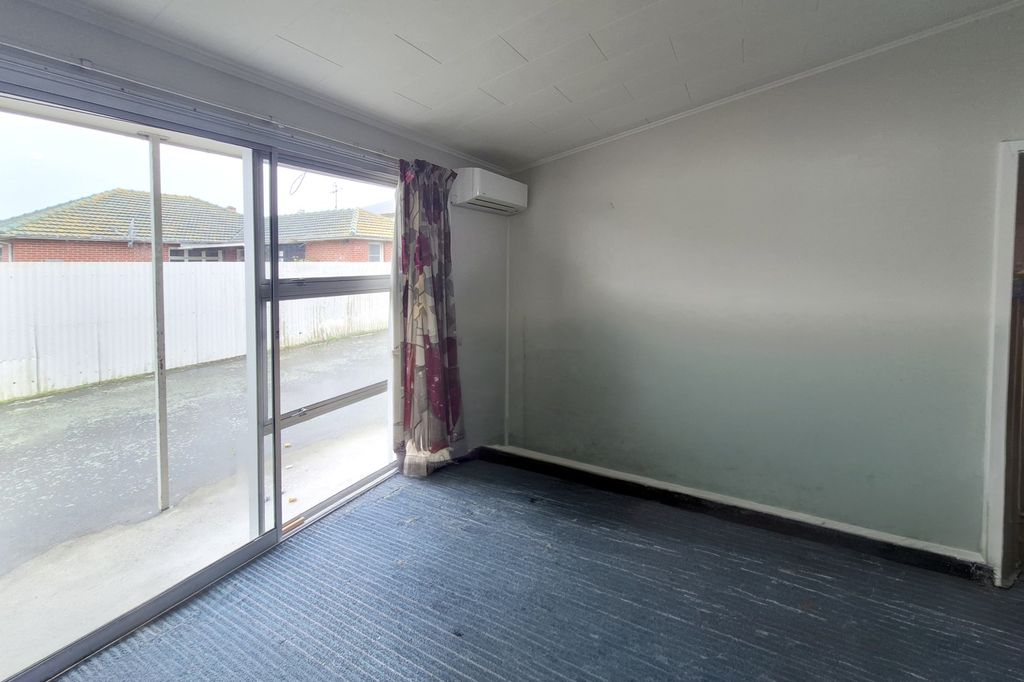 Two Bedroom Flat Close to Town 3