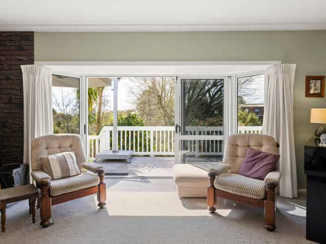 27 Paulette Place, Queenwood