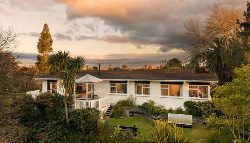 27 Paulette Place, Queenwood