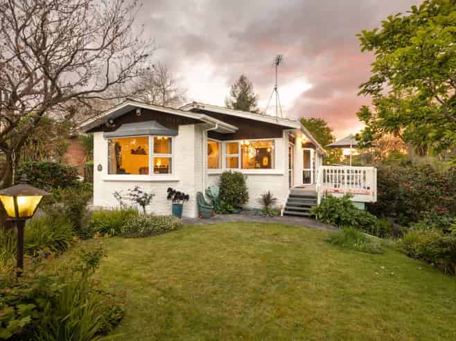 27 Paulette Place, Queenwood