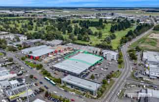 High-Profile Warehouse Close to SH1 & Airport