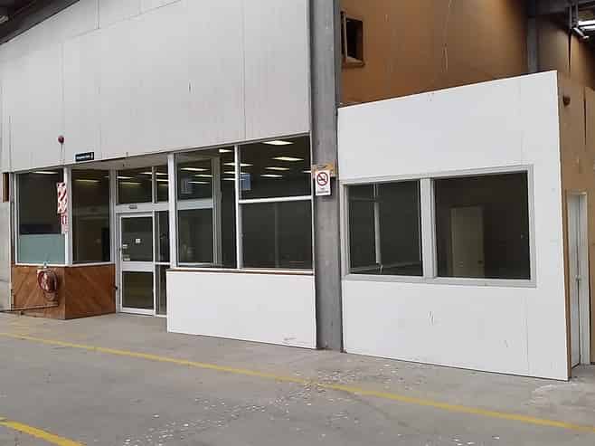 High-Profile Warehouse Close to SH1 & Airport