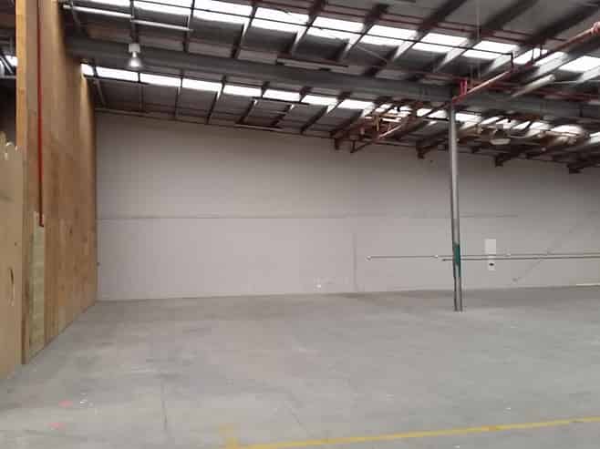 High-Profile Warehouse Close to SH1 & Airport