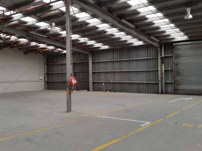 High-Profile Warehouse Close to SH1 & Airport