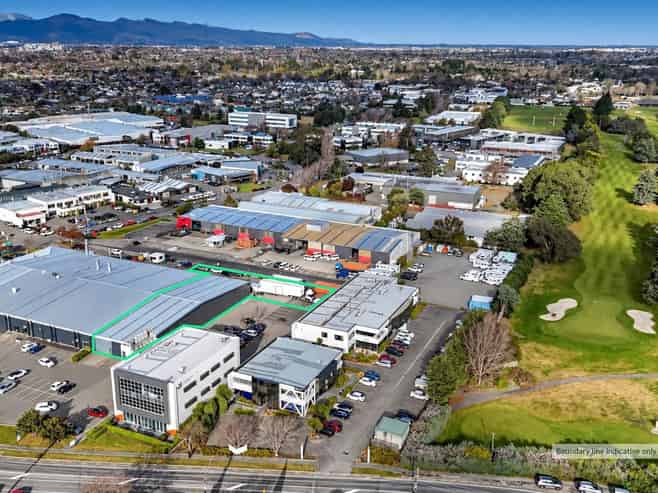 High-Profile Warehouse Close to SH1 & Airport