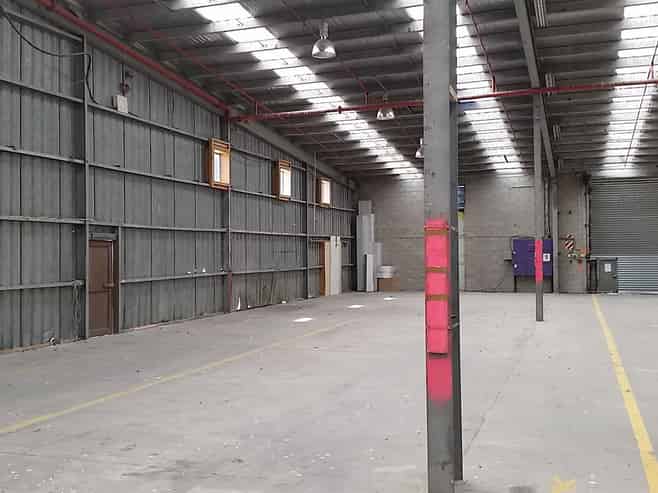 High-Profile Warehouse Close to SH1 & Airport