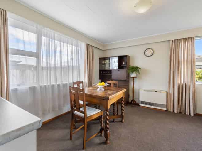 2/42 Sanders Avenue, Westown