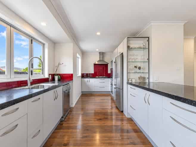 12 Rene Place, Sunnyhills