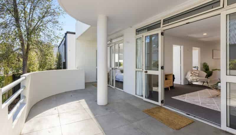 2/102 Rossall Street, Merivale